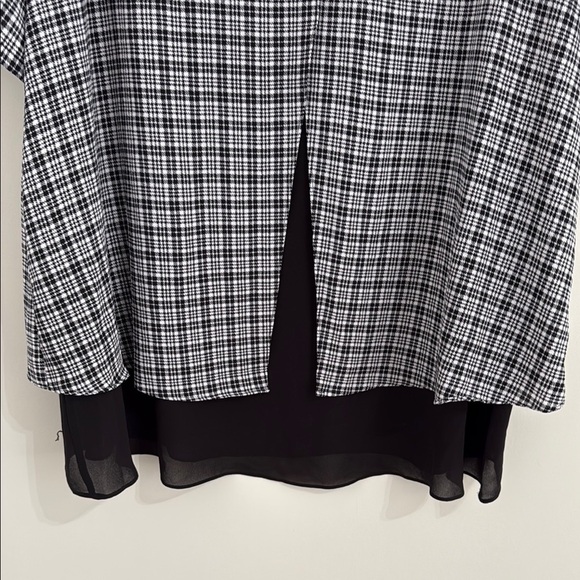 Michael Kors Size 2X Black and White Relaxed Blouse Square Pattern - Picture 4 of 7